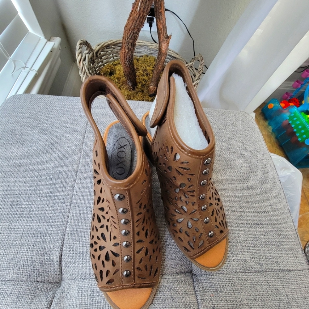XOXO Brown Sandals
